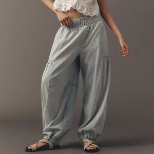 NWT! Anthropologie Pilcro High-Rise Balloon Pull-On Jean Light Blue Joggers 🎡